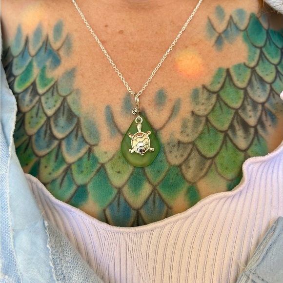 NWT Sea Glass Turtle Pendant Necklace 925 Silver Plated 18” Chain - Picture 2 of 6